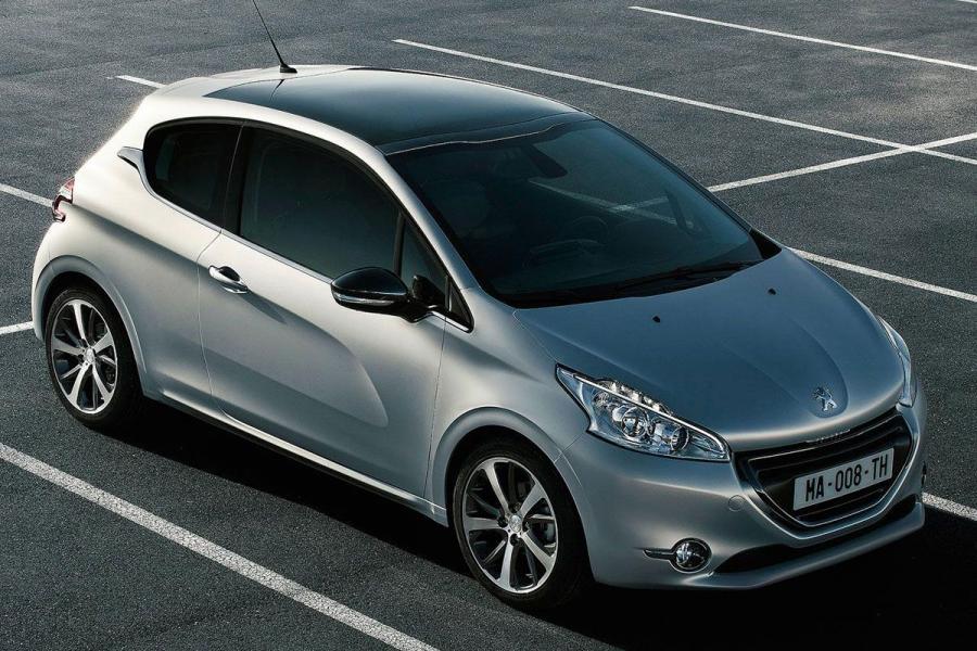  Peugeot 208 3-Door 2012 года  (фото 5 из 31)